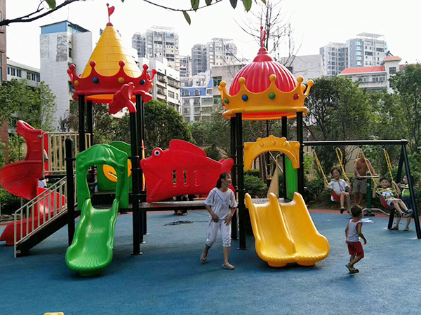 燕泉华府游乐场